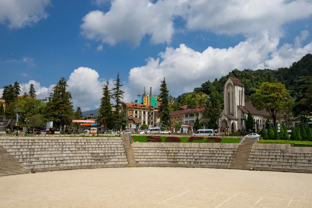 Quảng Trường Sa Pa & Nhà Thờ Đá