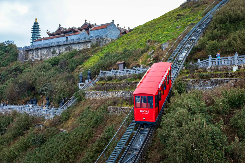 Ga Mường Hoa và Cáp Treo Fansipan Legend